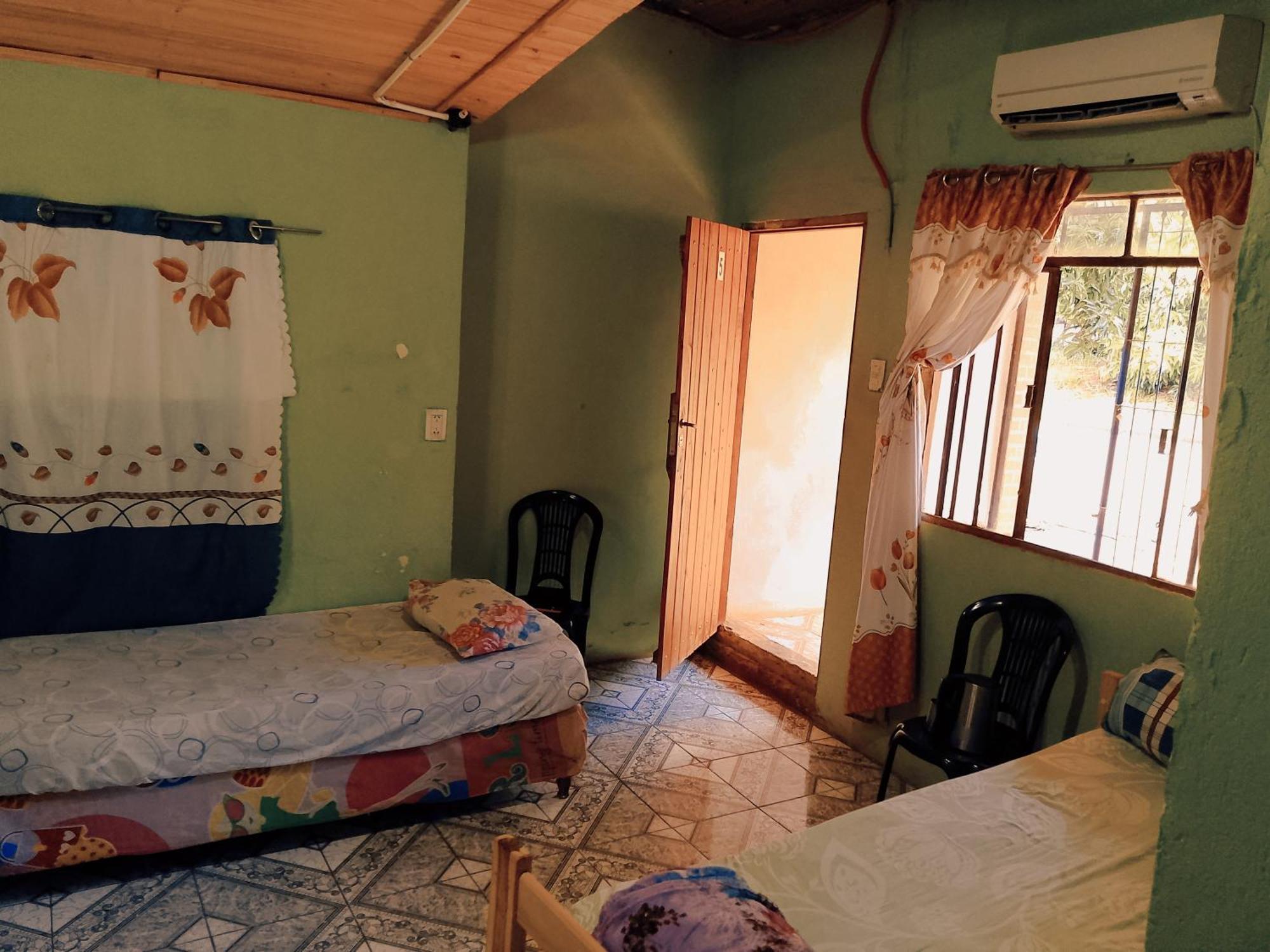 Hostel Loli Puerto Iguazú Habitación foto